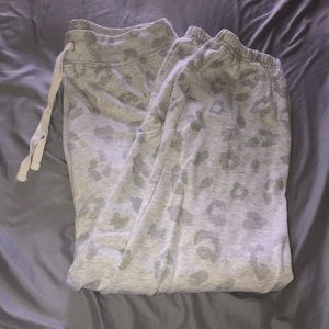 SWEATPANTS / GREY LEOPARD